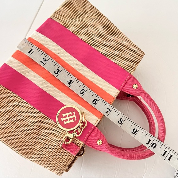 Tommy Hilfiger Preppy Jolene Printed Straw w/ Printed Stripes Pink Handbag - Picture 15 of 16